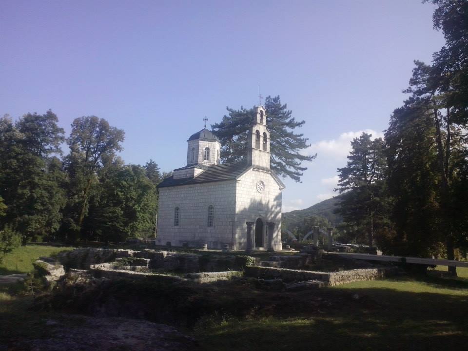 dvorska crkva